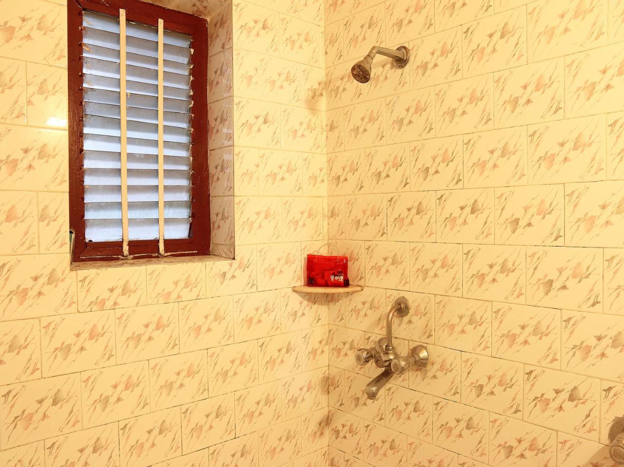 Oyo Rooms Ballygunge Hazra Law College Колката Екстериор снимка